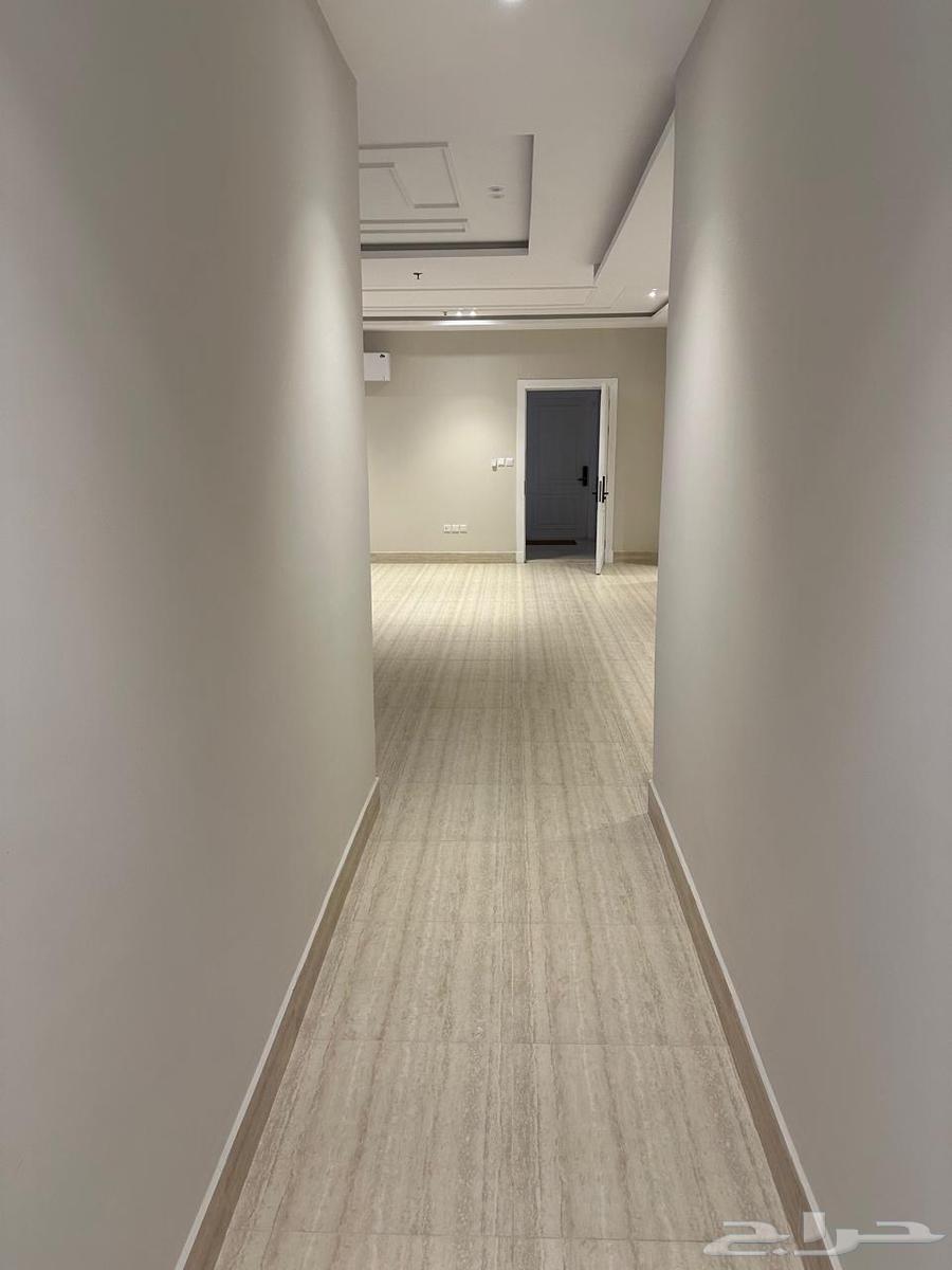 شقة 3 غرف في الحمرا 18