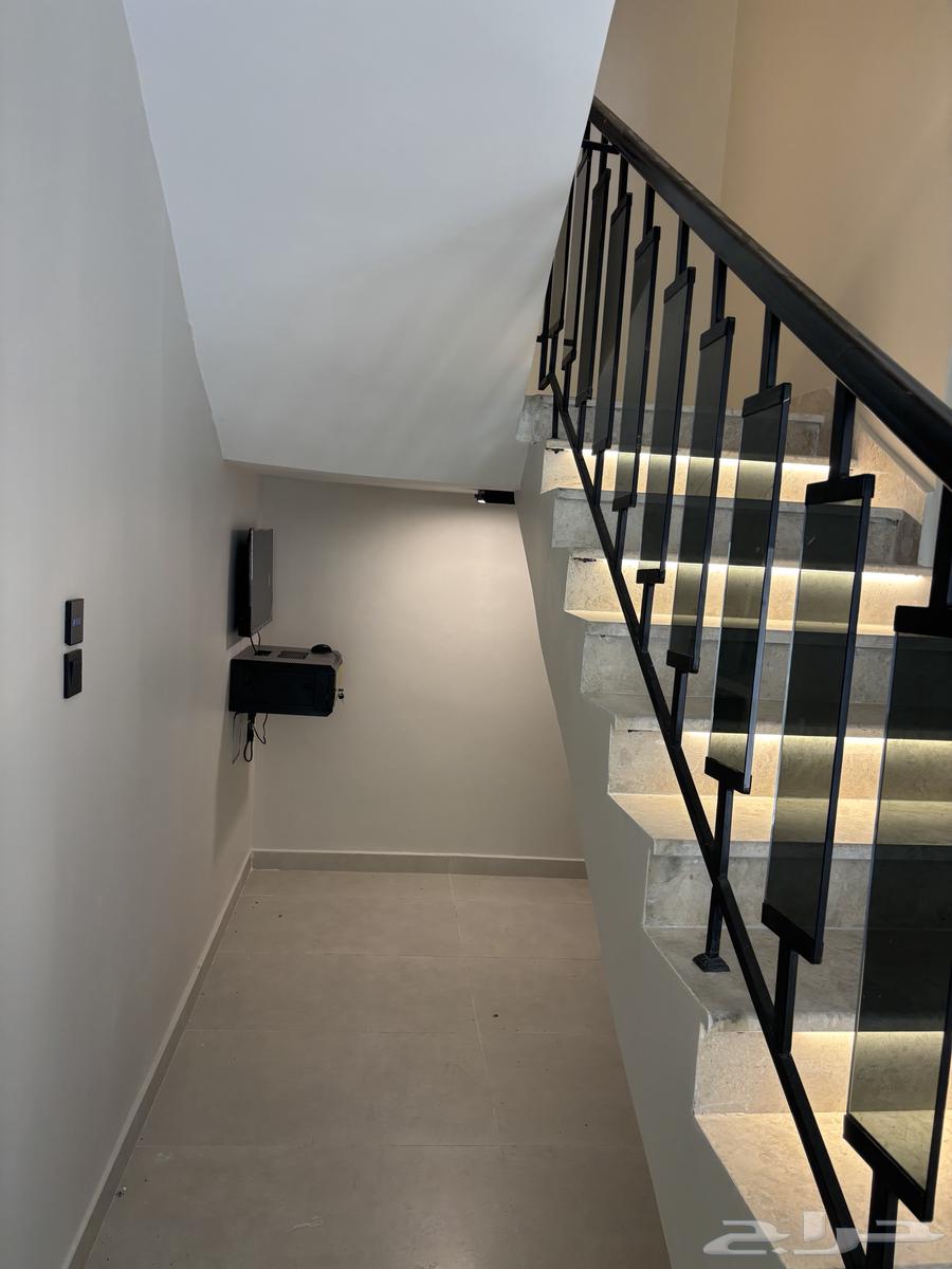 فيلا 6 غرف في ضاحية الملك فهد 5