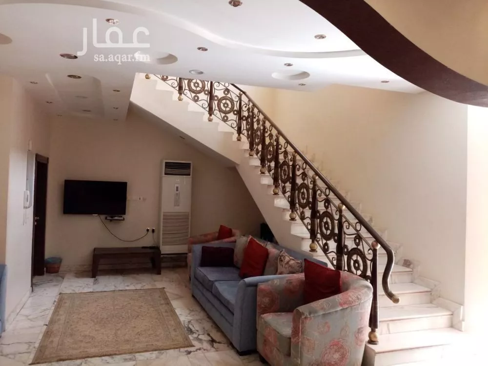 فيلا 7 غرف في لبن 3