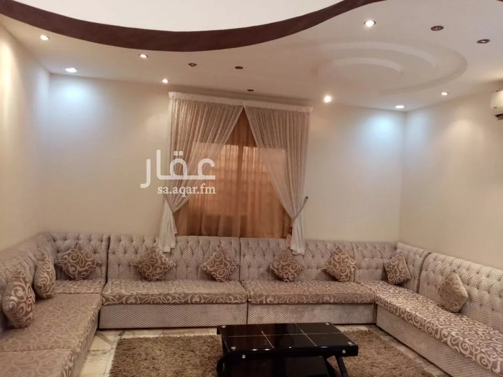 فيلا 7 غرف في لبن 8