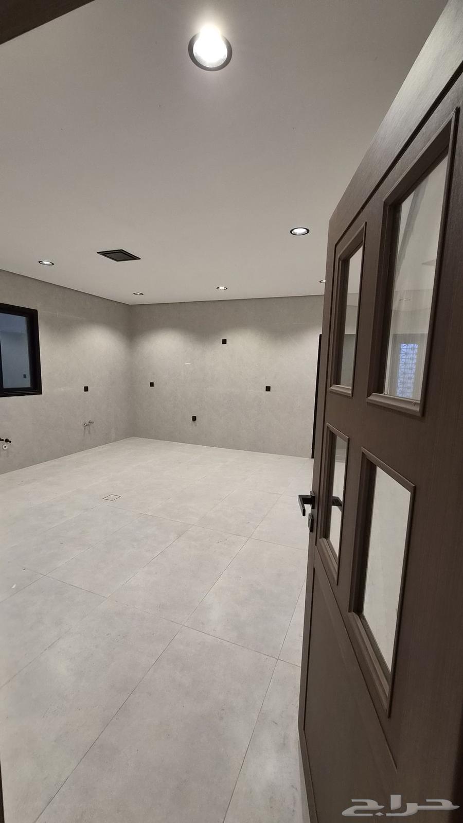 فيلا 9 غرف في العزيزية 6