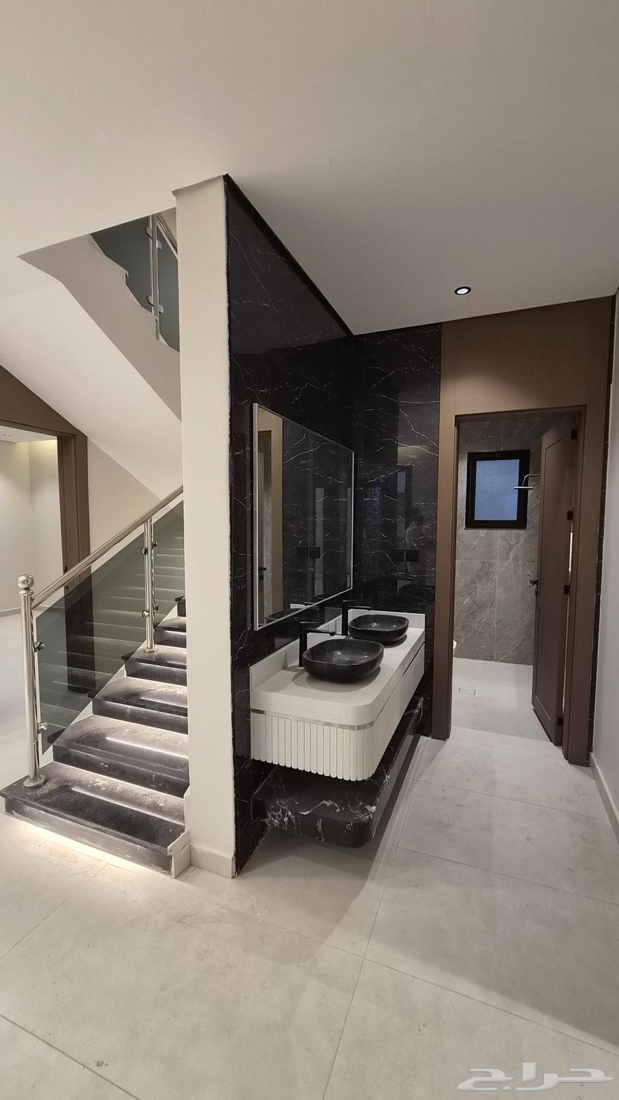 فيلا 9 غرف في العزيزية 7