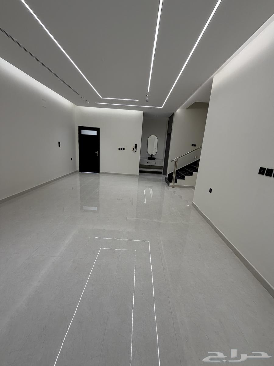 فيلا 9 غرف في احد 2