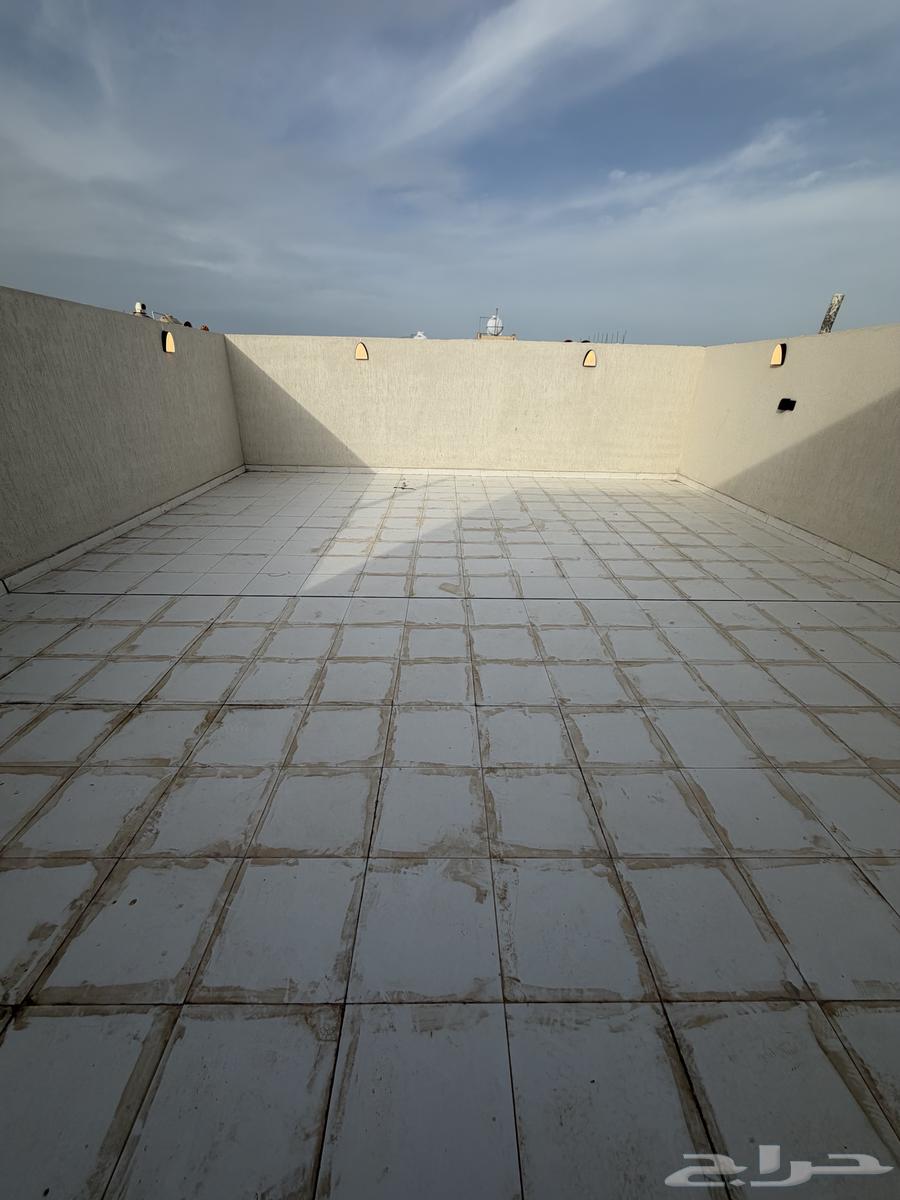 فيلا 9 غرف في احد 11