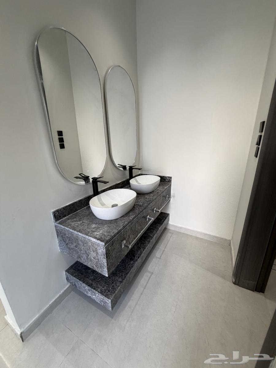 فيلا 9 غرف في احد 10