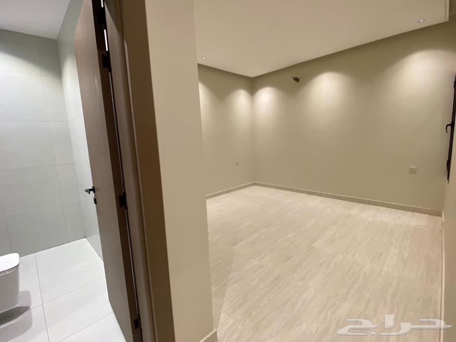 شقة 5 غرف في الملك فهد 12