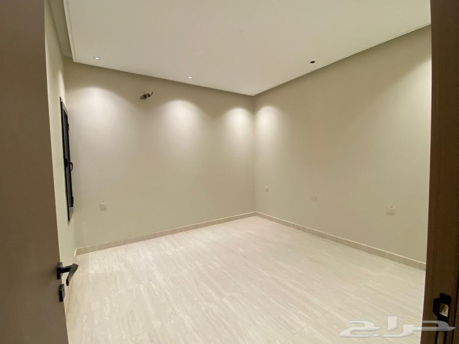 شقة 5 غرف في الملك فهد 14