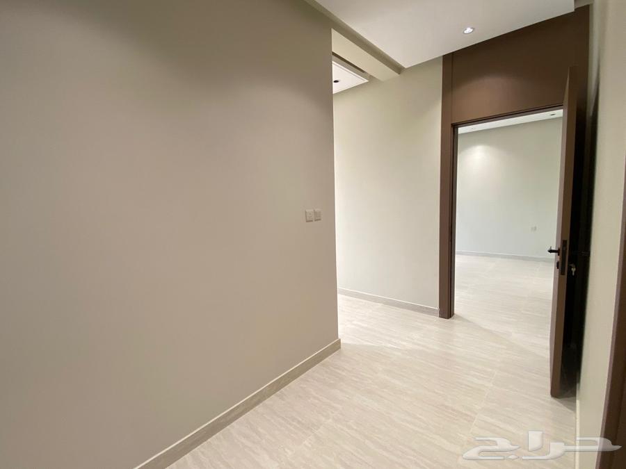 شقة 5 غرف في الملك فهد 4