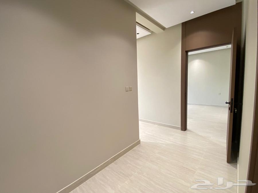 شقة 5 غرف في الملك فهد 6