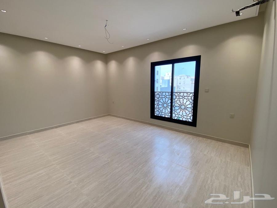 شقة 5 غرف في الملك فهد 8