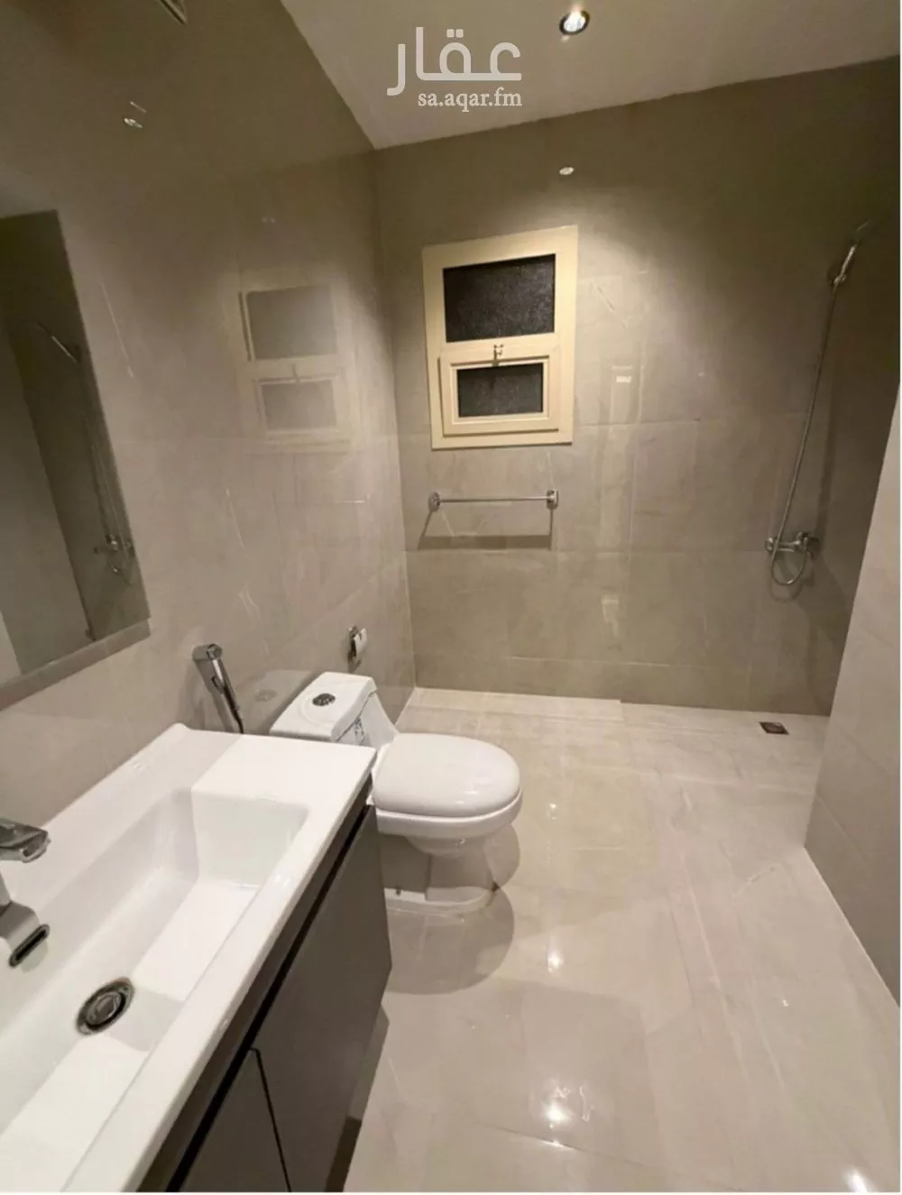 شقة 3 غرف في الملقا 8