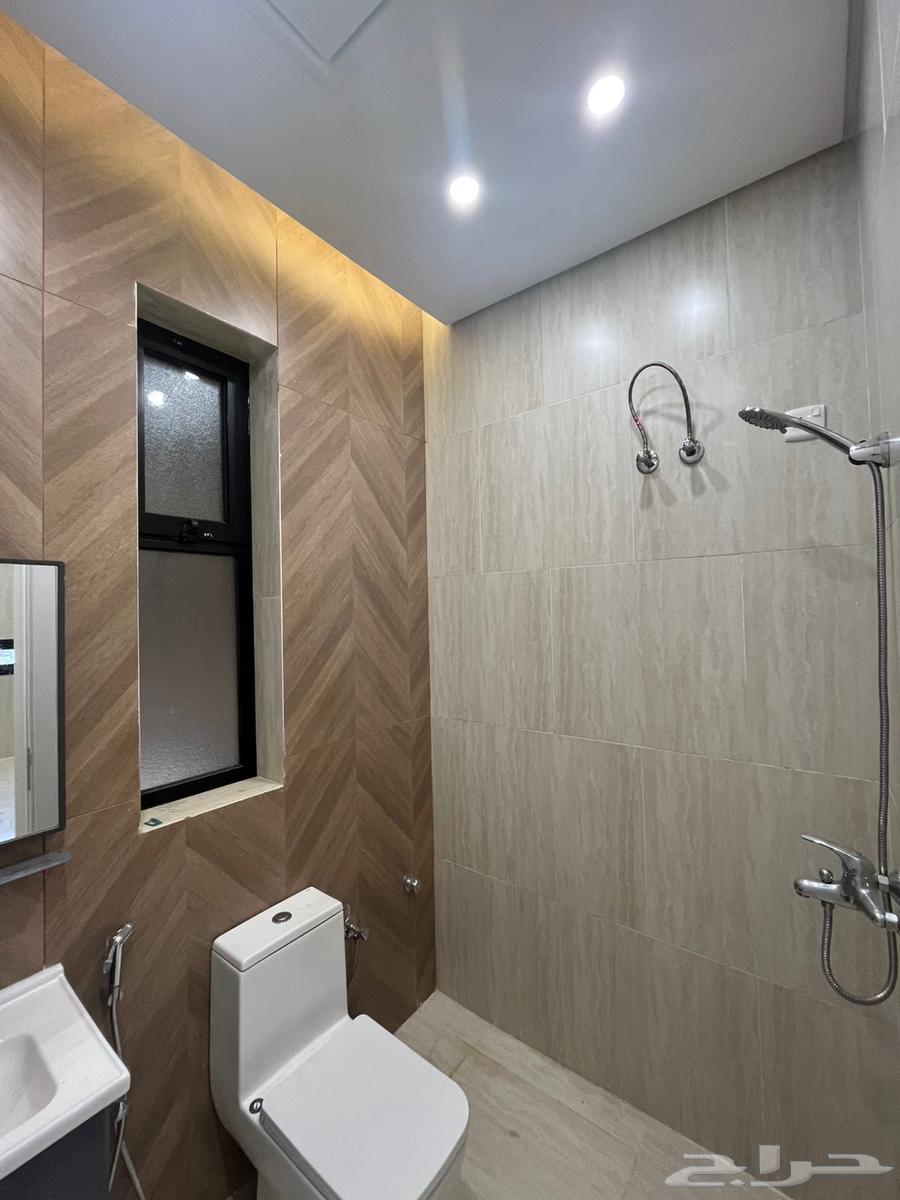 شقة 6 غرف في ولي العهد 3