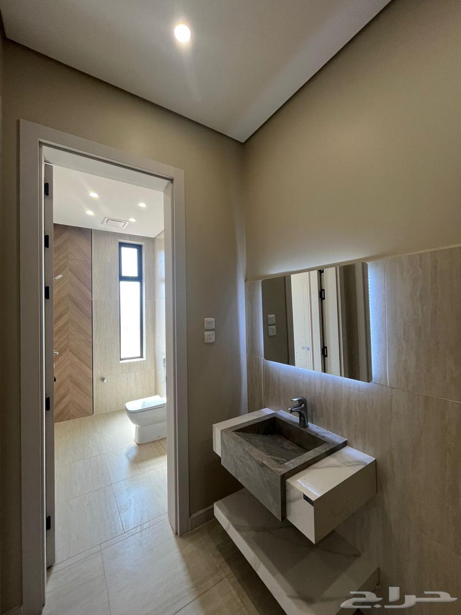شقة 6 غرف في ولي العهد 7