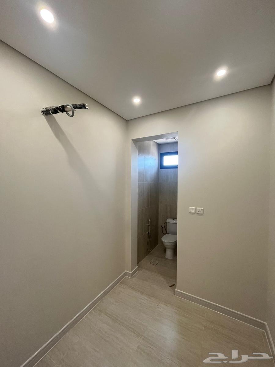 شقة 6 غرف في ولي العهد 10