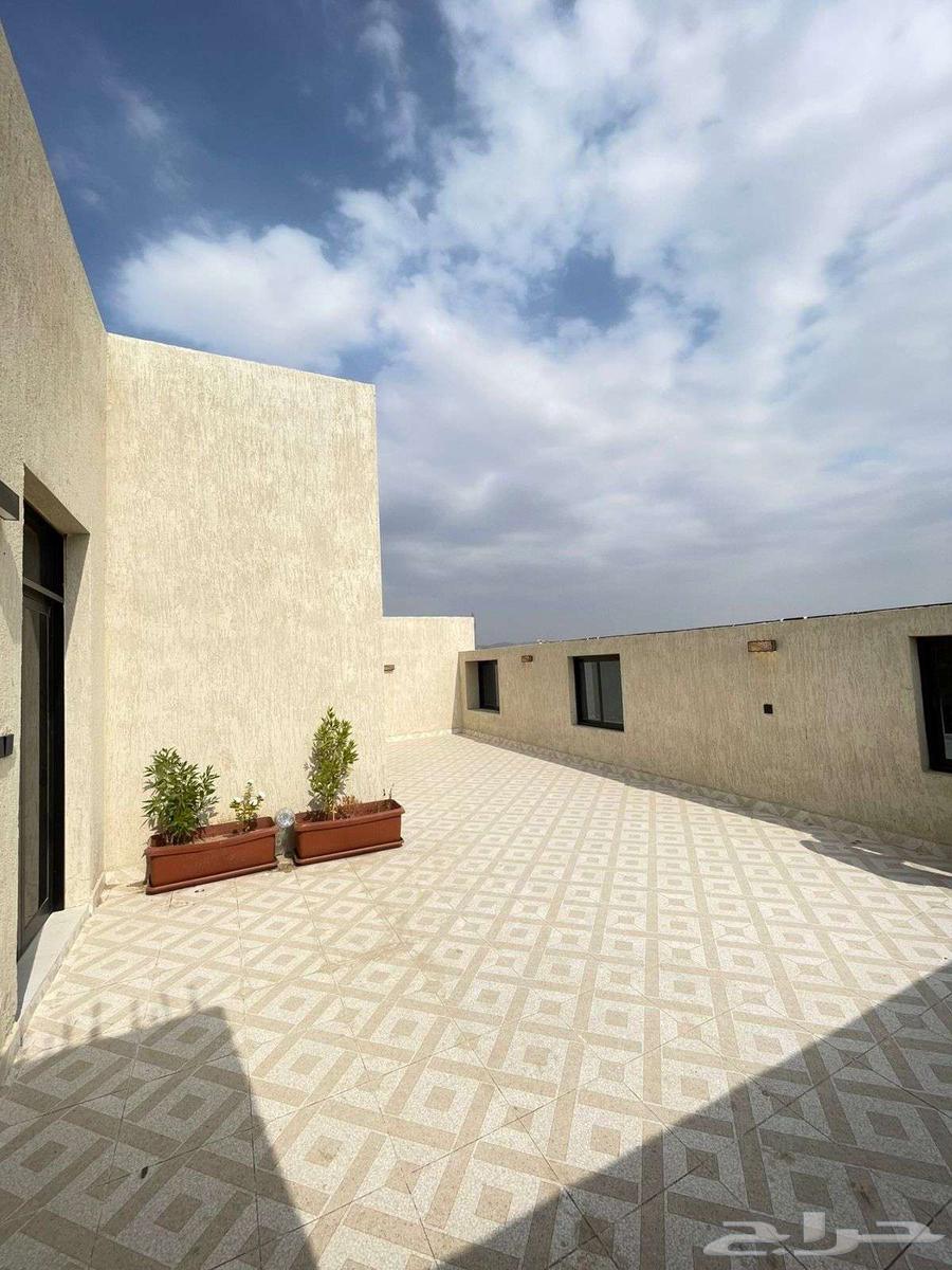 شقة 5 غرف في الملك فهد 8