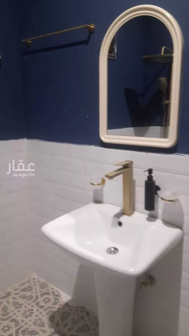 شقة 3 غرف في العليا 10