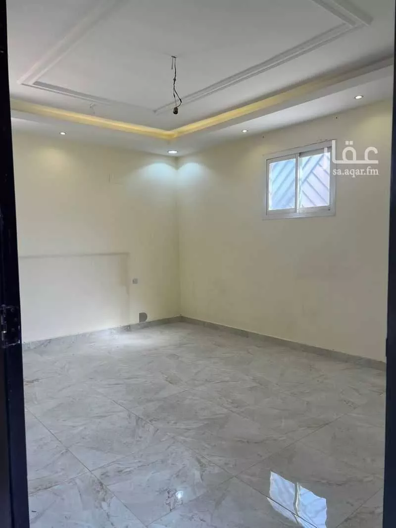 دور 4 غرف في عرقة 10