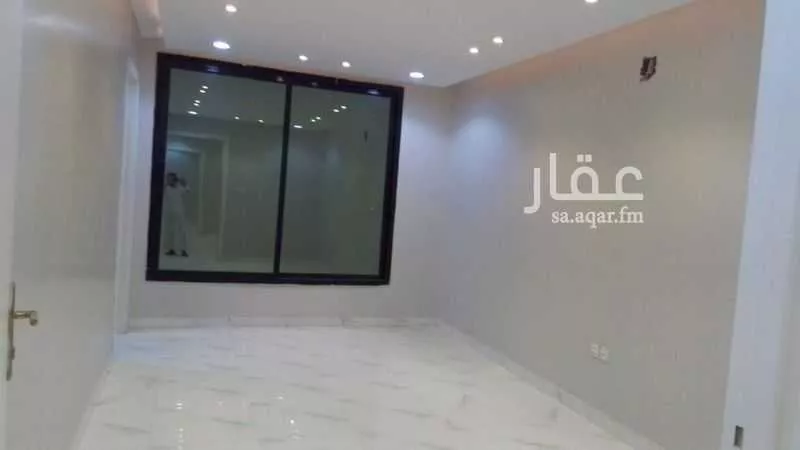 فيلا 8 غرف في طيبة 2