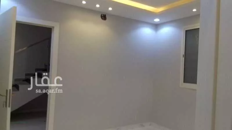 فيلا 8 غرف في طيبة 4