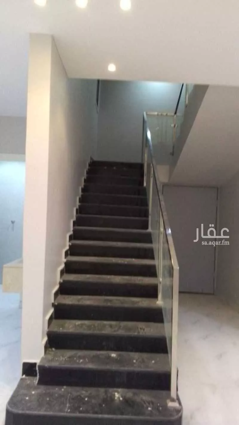 فيلا 8 غرف في طيبة 5