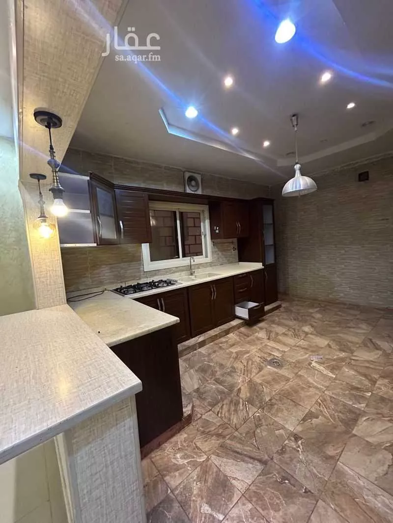 دور 4 غرف في السعادة 5