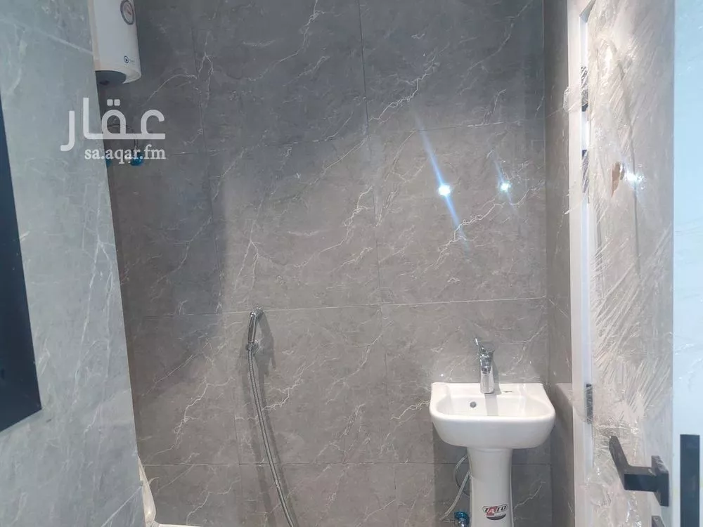 شقة 1 غرف في الملك فهد 8