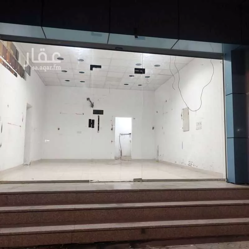 محل 624 م² في المطار 7