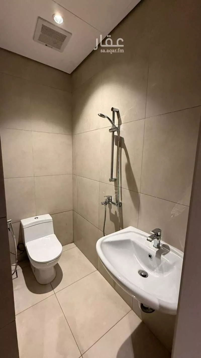 شقة 4 غرف في العارض 6