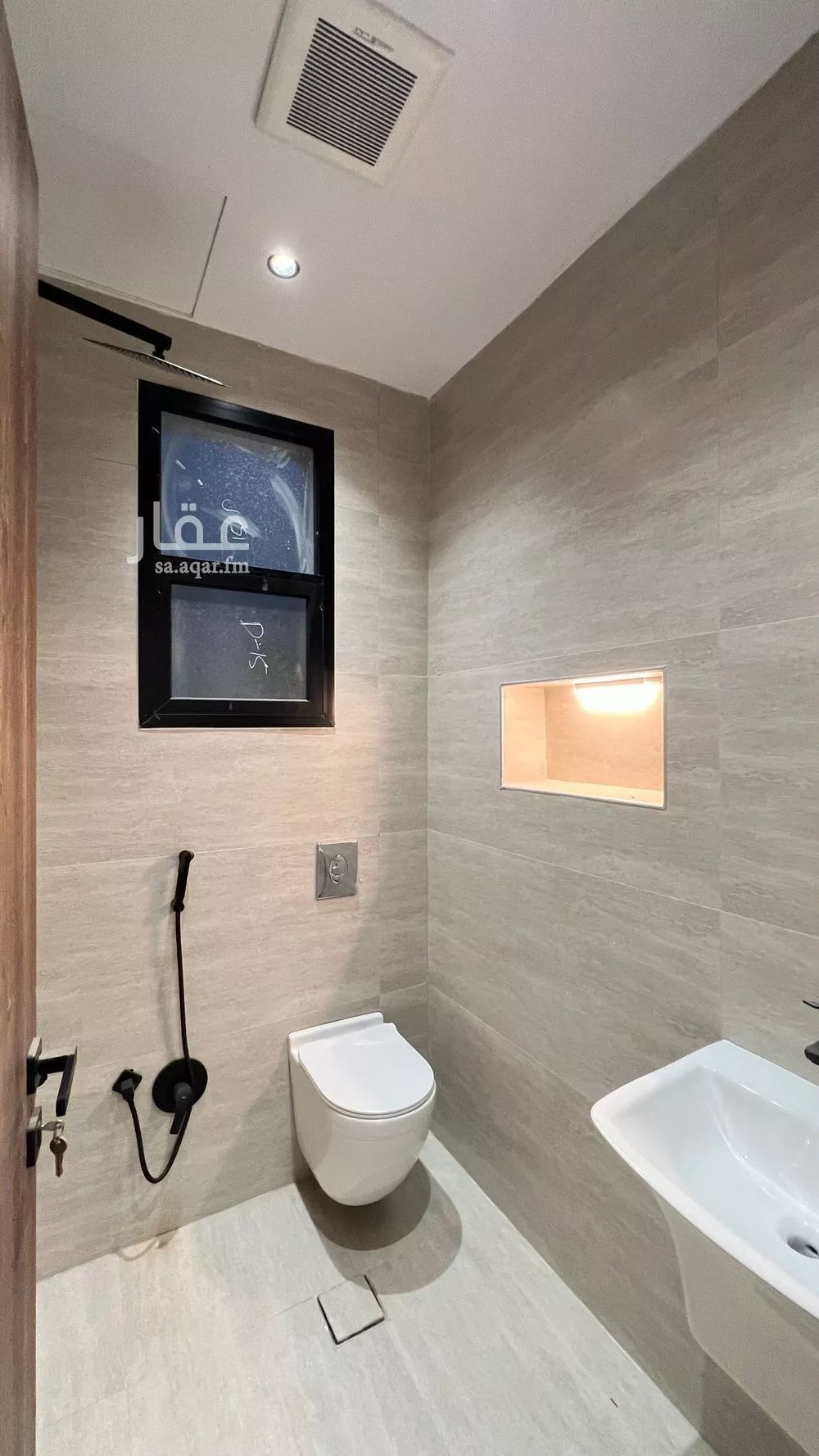 3 bedroom floor in Dhahrat Namar 5