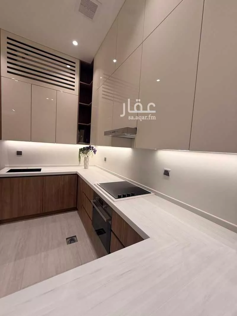 عمارة 2144 م² في الروضة 4