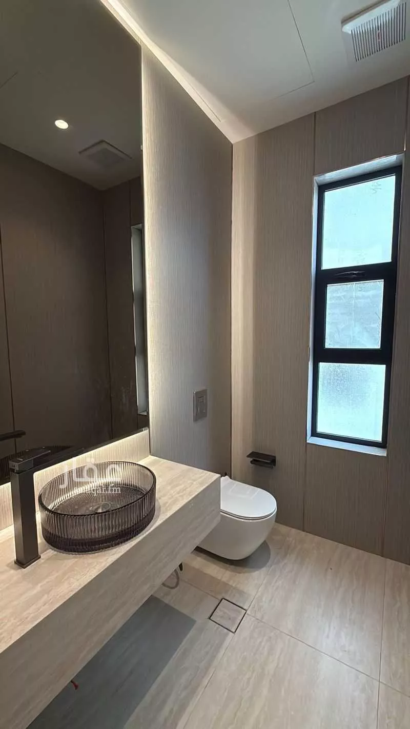 عمارة 2144 م² في الروضة 8