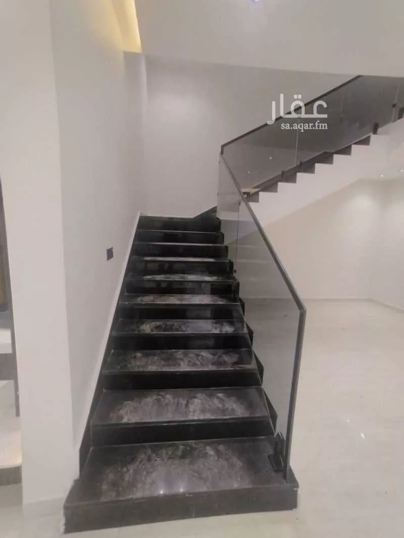 فيلا 7 غرف في ضاحية الملك فهد 12