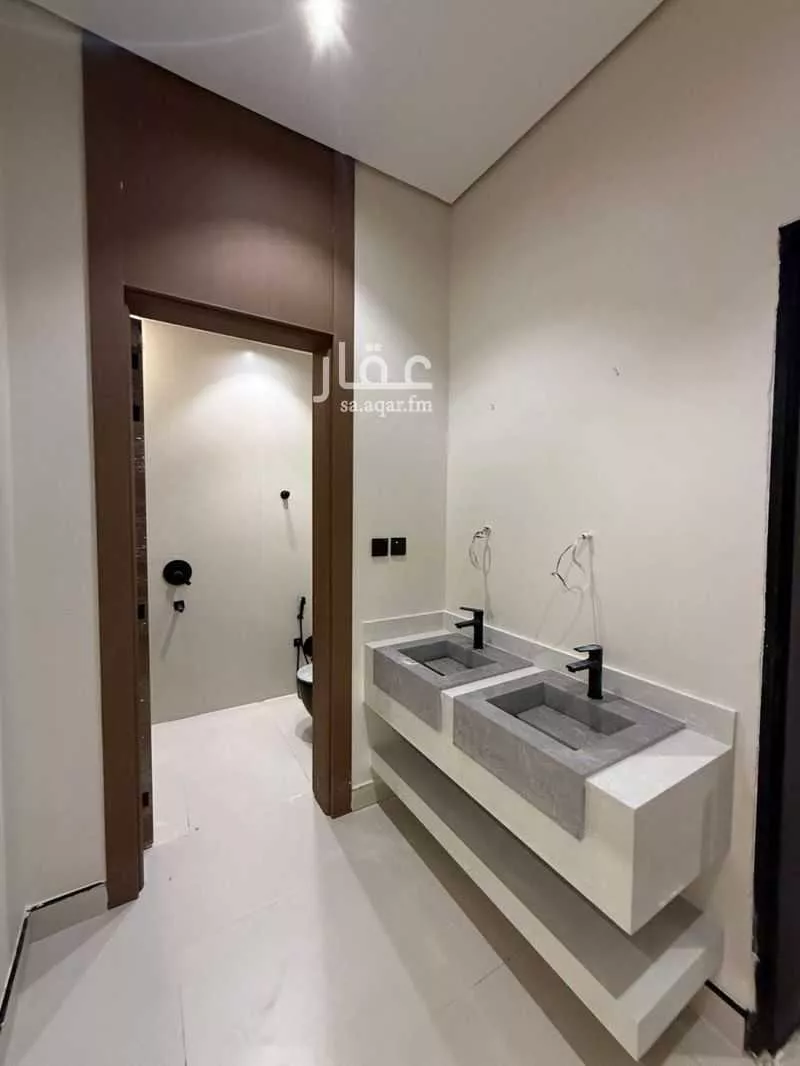 5 bedroom floor in Al Janadriyah 3