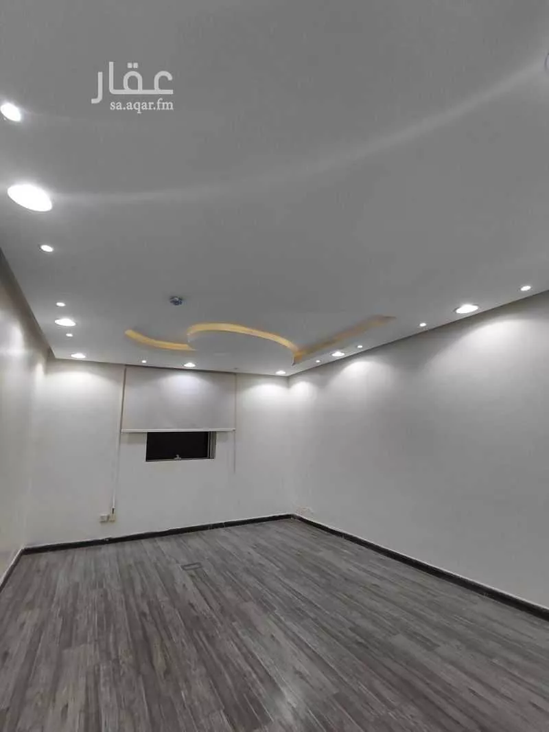 مكتب 1750 م² في الروضة 2