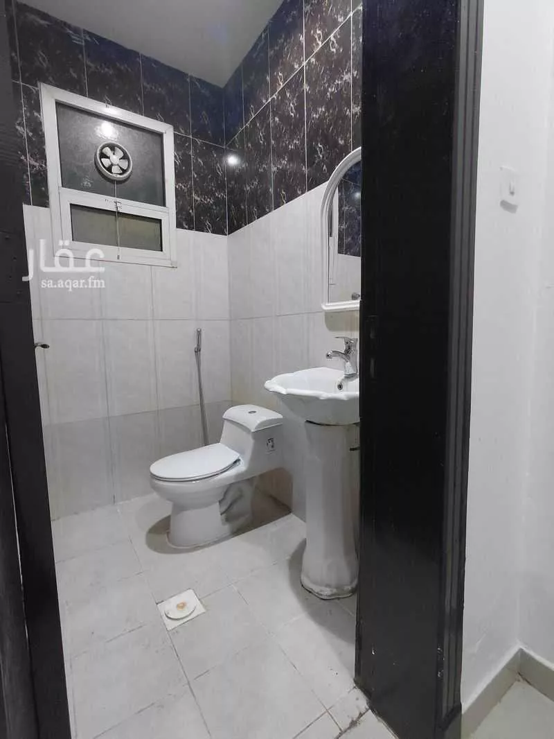 مكتب 1750 م² في الروضة 11