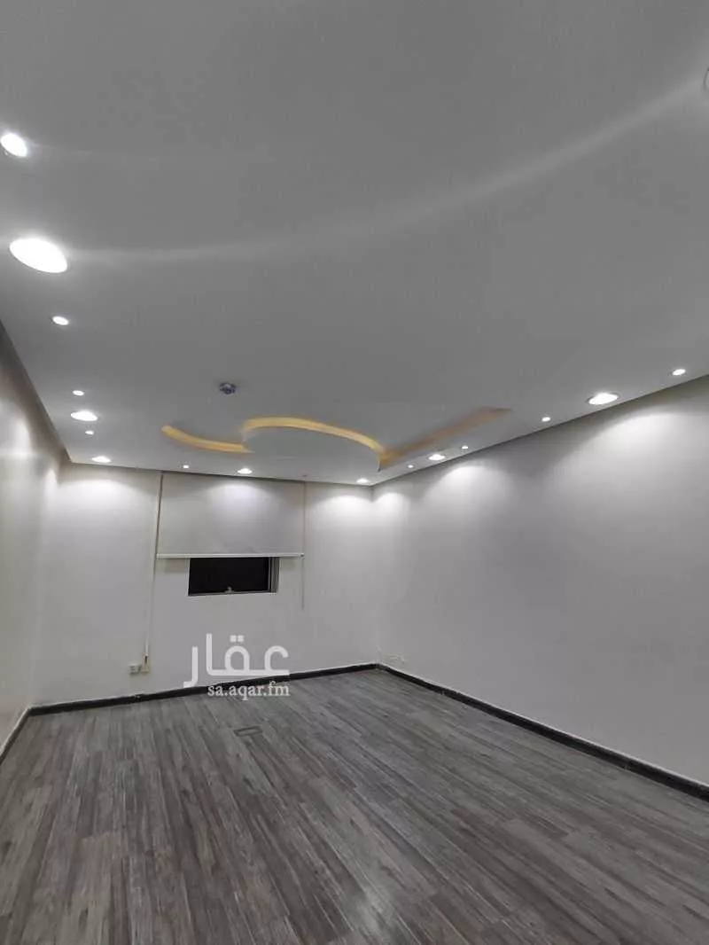 مكتب 1750 م² في الروضة 3