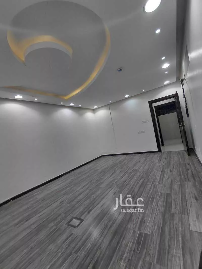 مكتب 1750 م² في الروضة 4