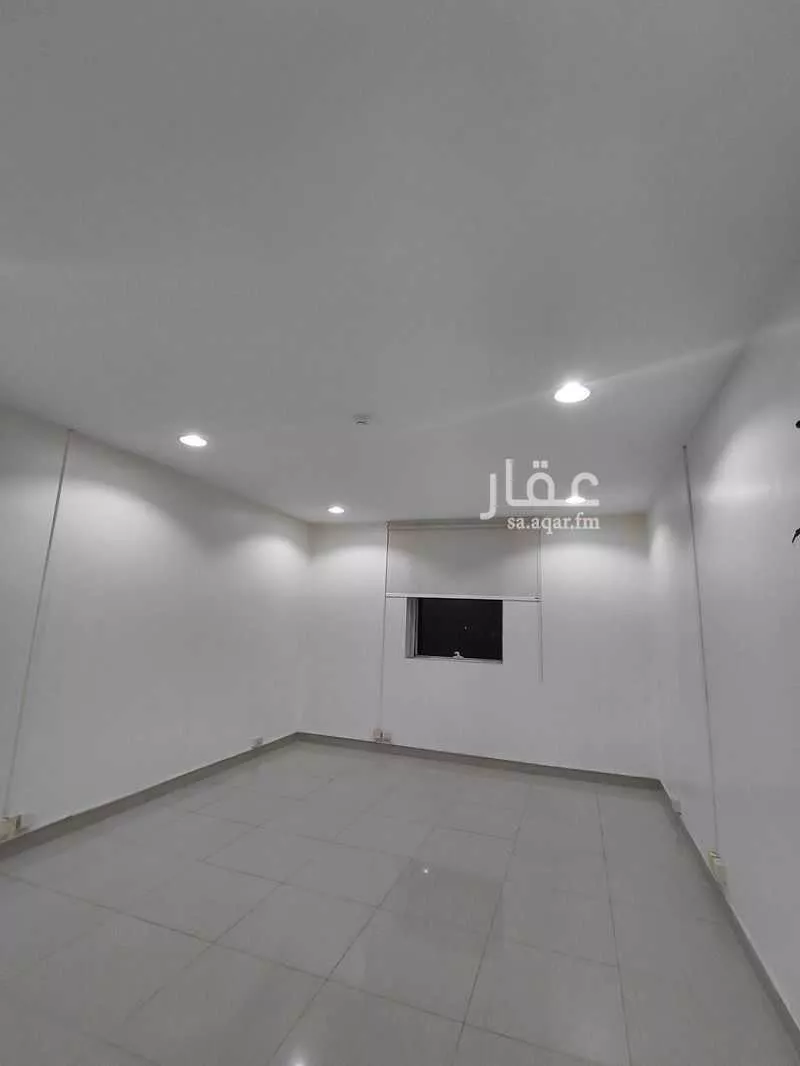 مكتب 1750 م² في الروضة 6