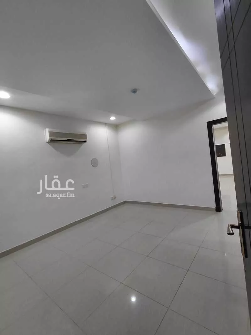 مكتب 1750 م² في الروضة 7