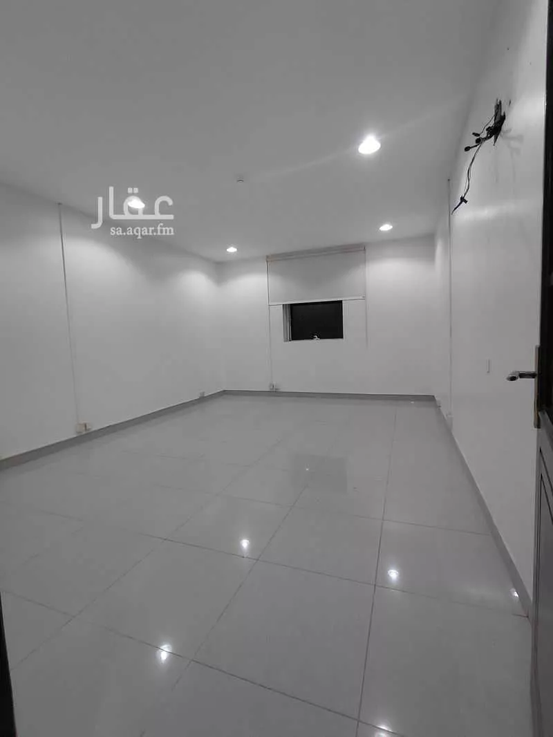 مكتب 1750 م² في الروضة 9