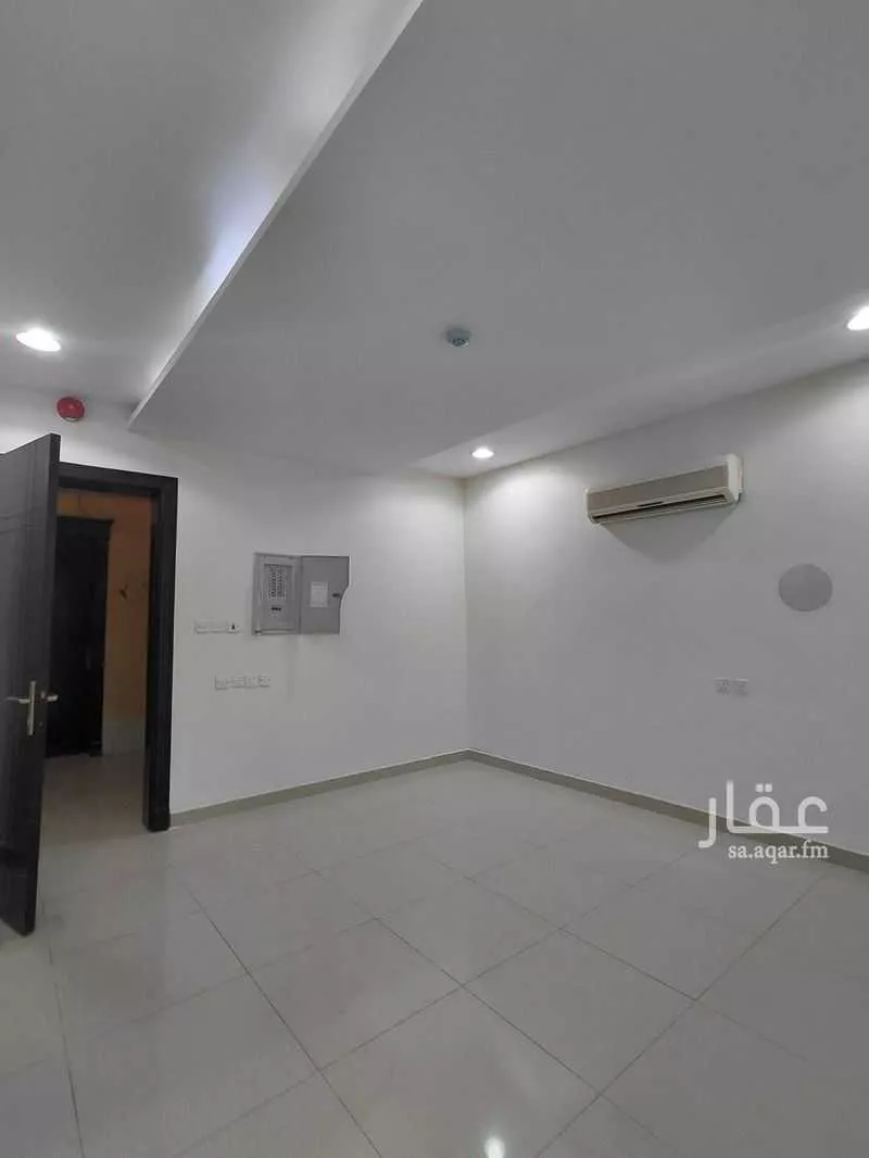 مكتب 1750 م² في الروضة 10