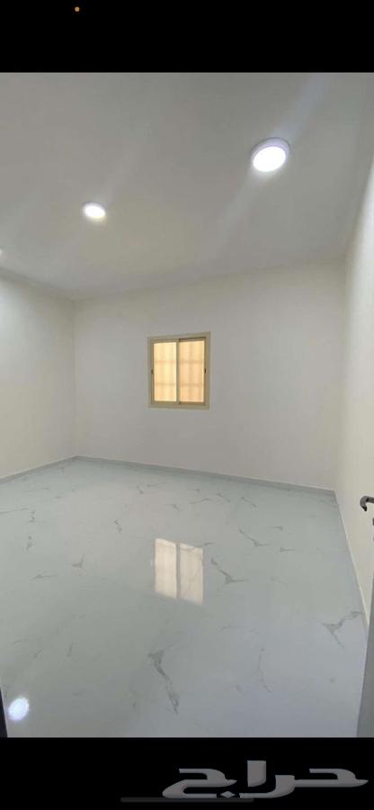 شقة 5 غرف في الرمال 3