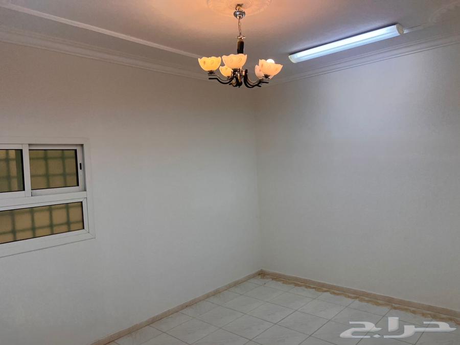 شقة 3 غرف في الرمال 7