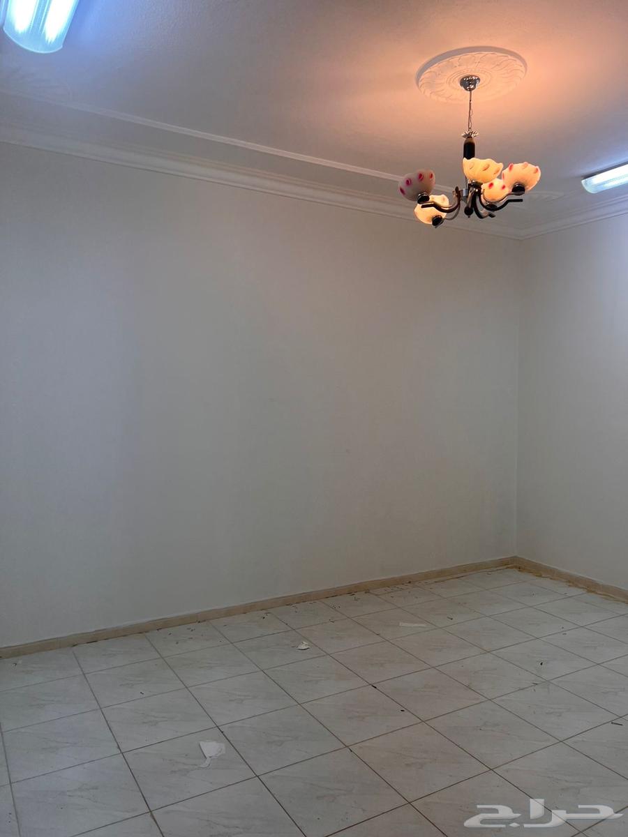 شقة 3 غرف في الرمال 10