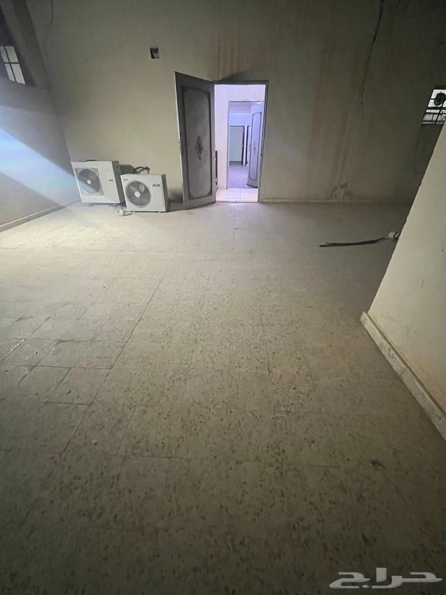 شقة 4 غرف في الرمال 9