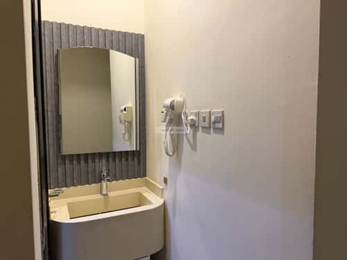 شقة 2 غرف في الملقا 6