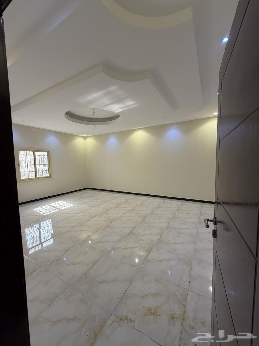 شقة 4 غرف في الكوثر 6