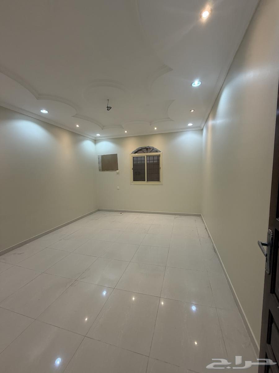 شقة 4 غرف في الكوثر 6