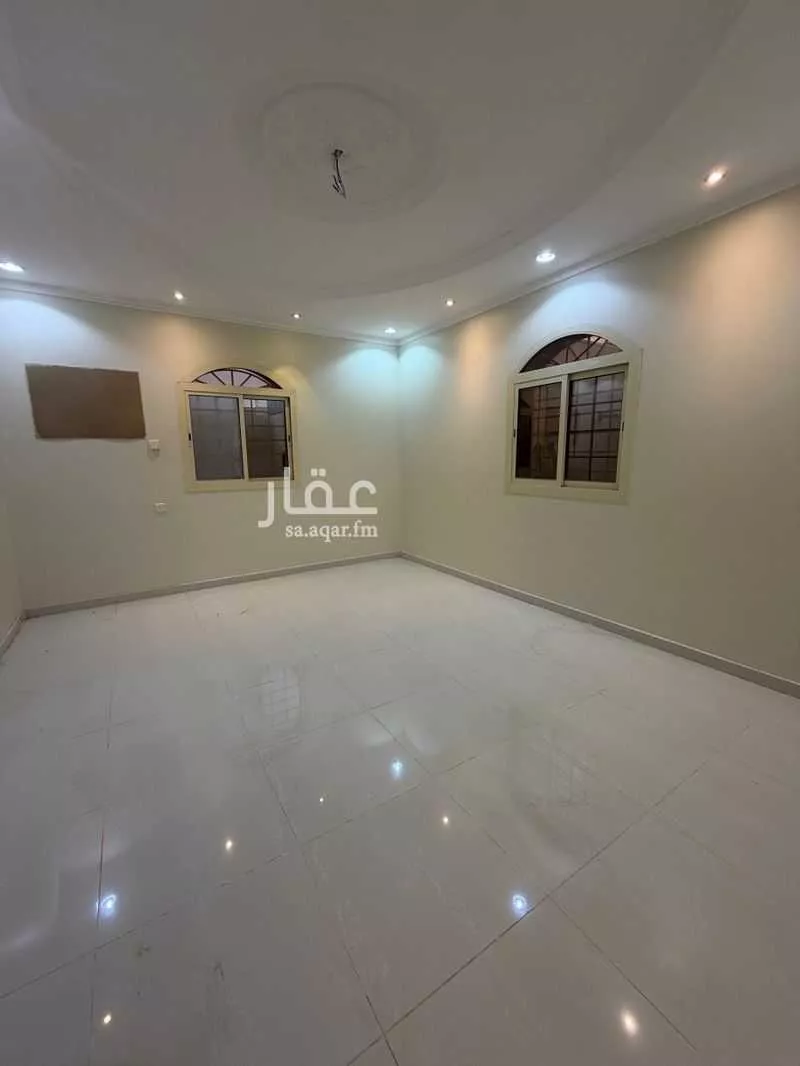 شقة 4 غرف في الكوثر 8