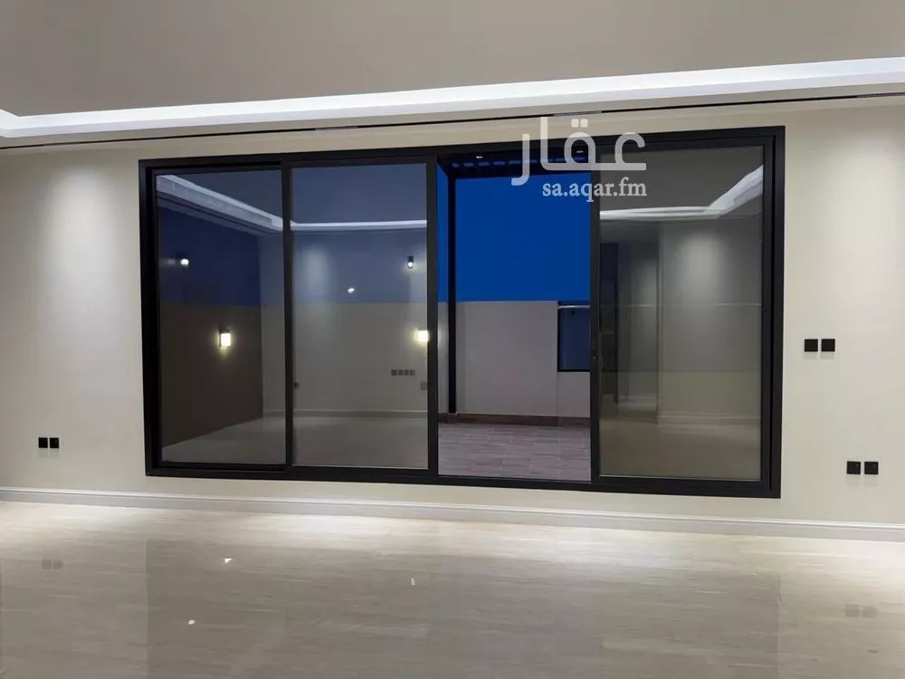 فيلا 5 غرف في الملقا 20